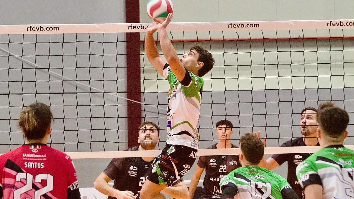 Un partido del Voleibol Almendralejo esta temporada.