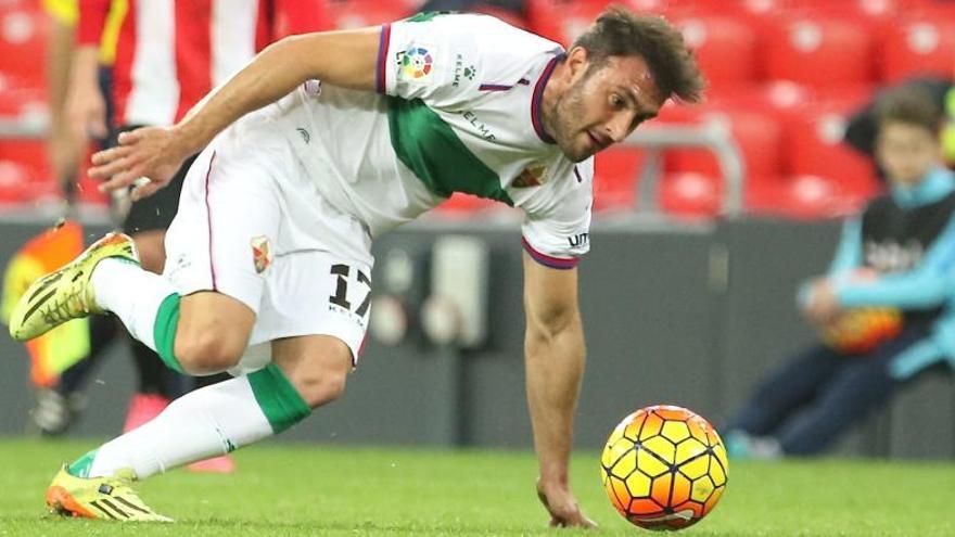 Eldin, en una jugada del Bilbao Athletic-Elche jugado la pasada temporada en San Mamés