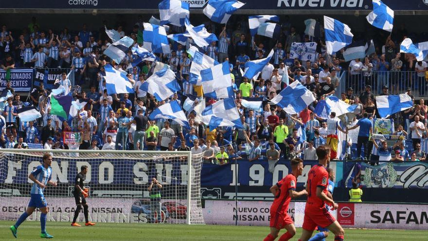 Imagen de un partido reciente del Málaga CF, en el ´Fondo Sur 1904´.