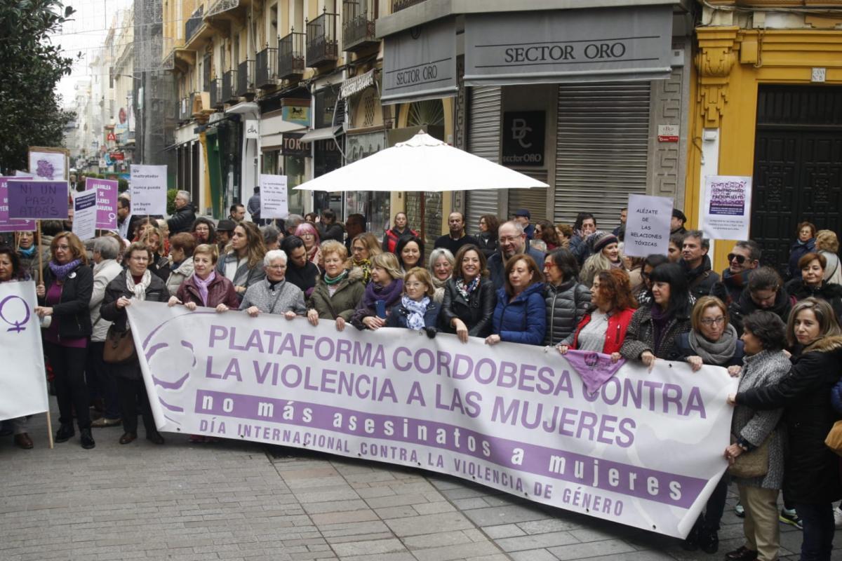 El movimiento feminista se concentra para decir que "ni un paso atrás en políticas de igualdad"