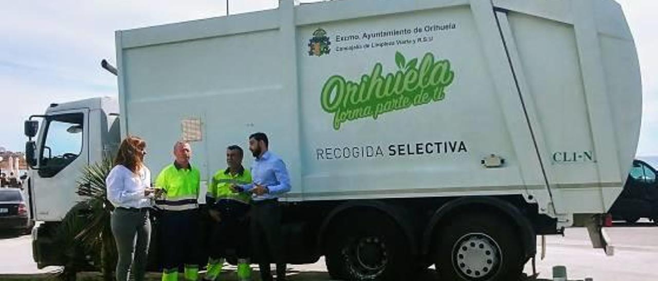 Camión del servicio de recogida de basura de Orihuela.