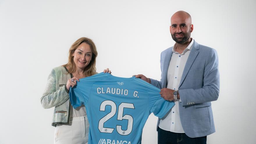 Los jugadores del Celta celebran la renovación de Claudio Giráldez