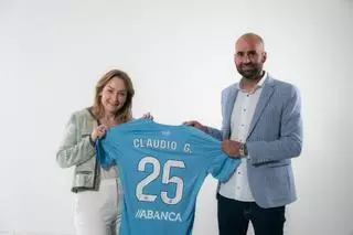 Los jugadores del Celta celebran la renovación de Claudio Giráldez