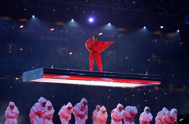 Así ha sido la espectacular actuación de Rihanna en la Super Bowl