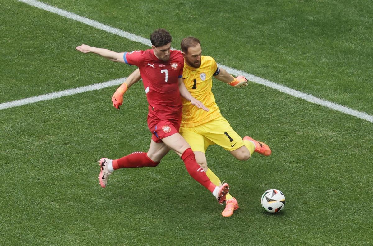 Eurocopa 2024 | Fase de grupos: Eslovenia - Serbia, en imágenes. Eurocopa 2024 | Fase de grupos: Eslovenia - Serbia, en imágenes.