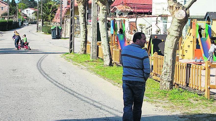 El parque infantil situado junto a la Estrada do Galleiro, en Vilar.