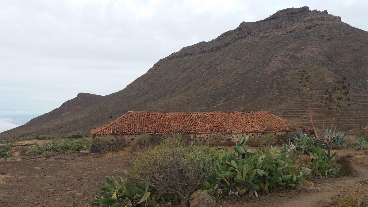 Una casa en mitad del camino.