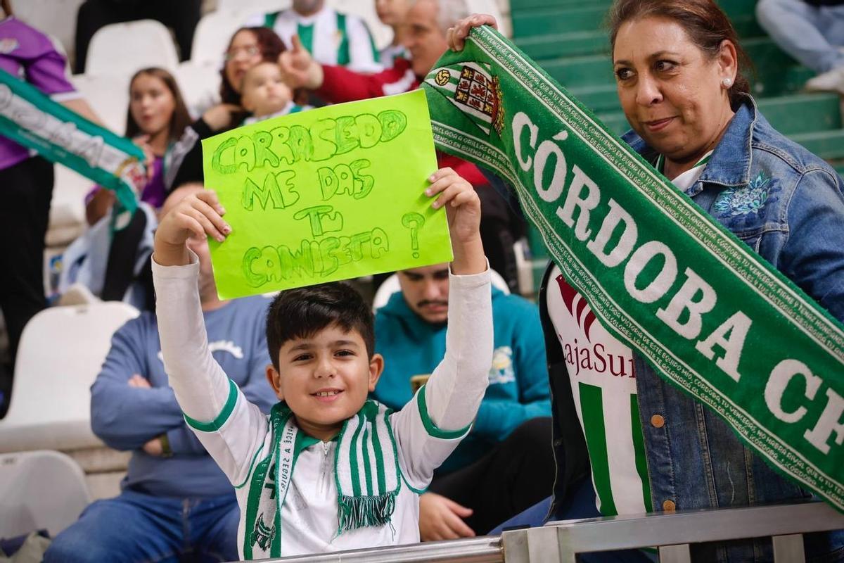 Córdoba CF-Cartagena | Las imágenes de la afición blanquiverde en El Arcángel
