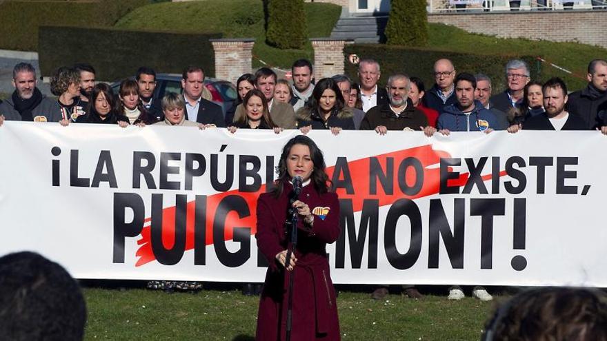 Manifestación de Cs en la localidad donde reside Puigdemont.