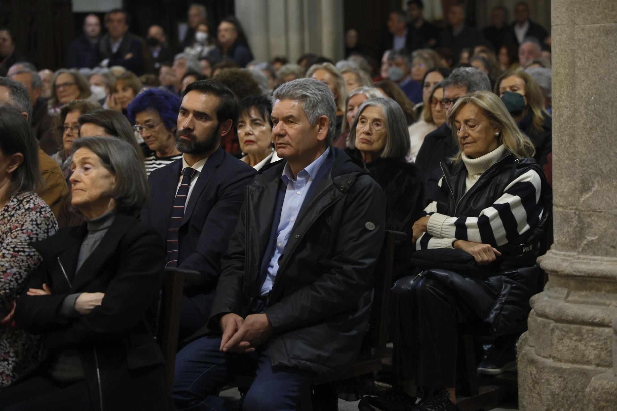 EN IMÁGENES: Emotiva despedida en Vigo a Ceferino de Blas, "hombre bueno y periodista de raza"