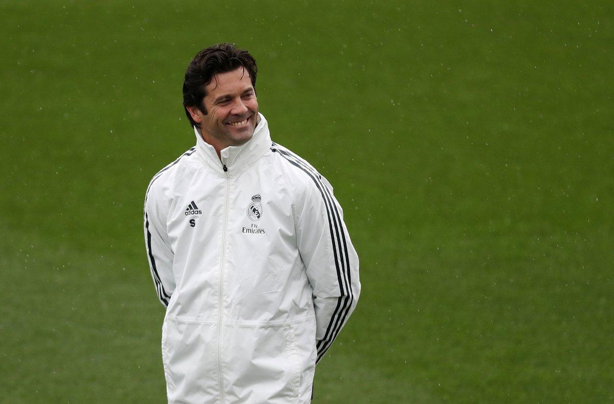 FILE PHOTO: Soccer Football - Real Madrid Training - Ciudad Real Madrid, Valdebebas, Madrid, Spain - October 30, 2018    Real Madrid interim coach Santiago Solari during training   REUTERS/Susana Vera/File Photo