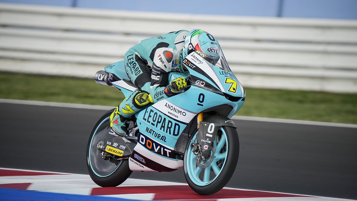 Dennis Foggia se lleva la victoria de Moto3 del GP de San Marino