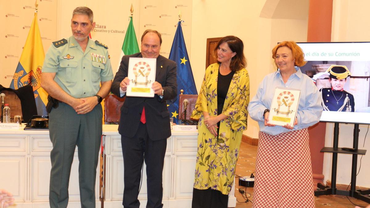 Manuel Muñoz Rojo y Elisa Manzano Fuentes fueron los encargados de realizar las dos conferencias sobre el 181º aniversario de la Guardia Civil en Palma del Río.