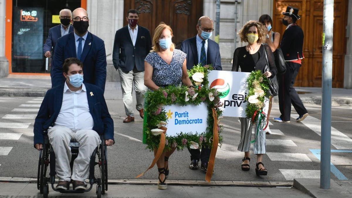 El Partit Demòcrata participando en la tradicional ofrenda.