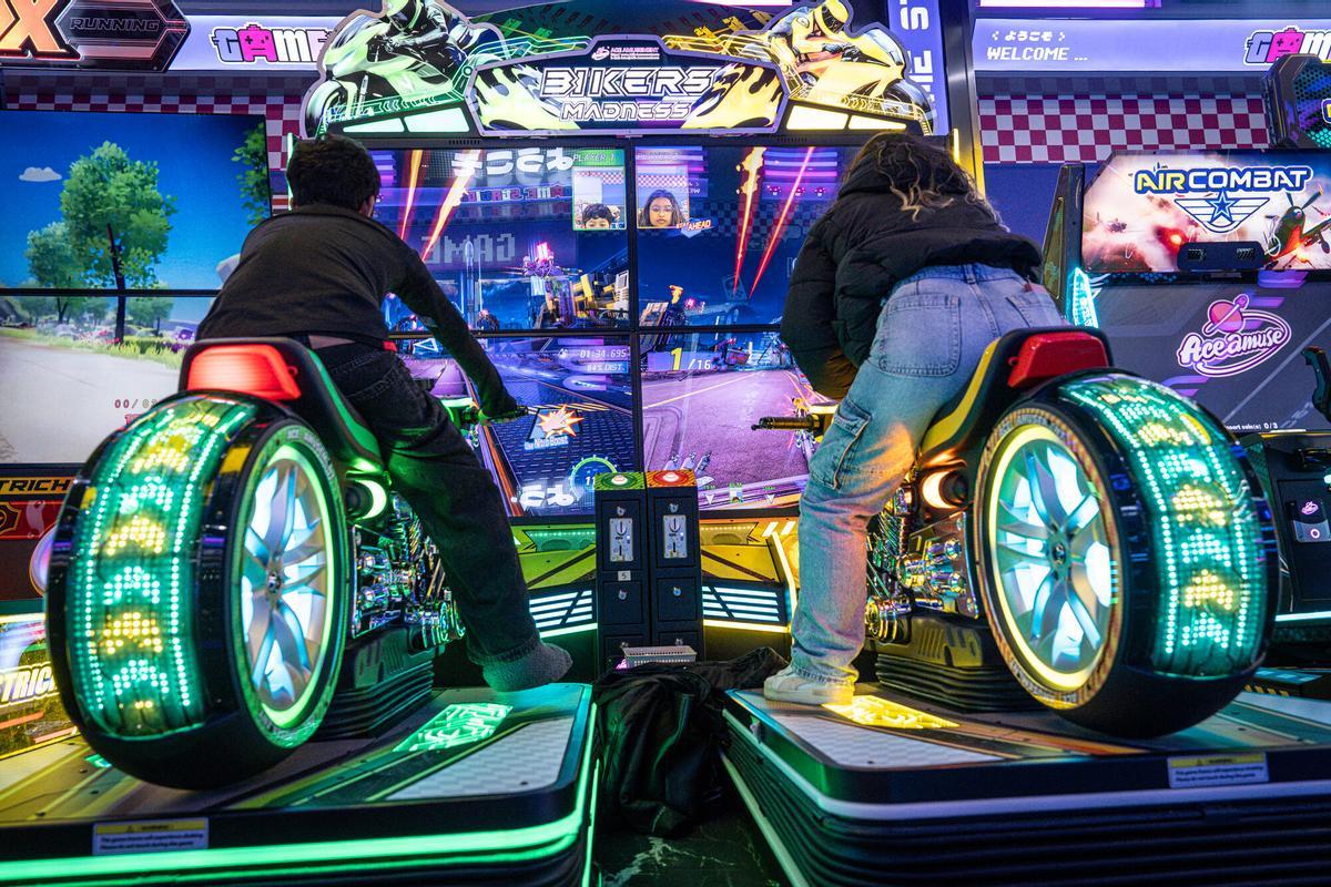 Barcelona, 20/11/2025 On Barcelona. Fotos de Game Station, Av. Carrilet 353, L'Hospitalet de Llobregat. AUTOR: MANU MITRU