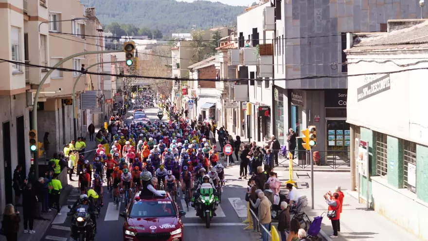 Així ha estat la sortida d'etapa de la Volta a Sant Vicenç de Castellet