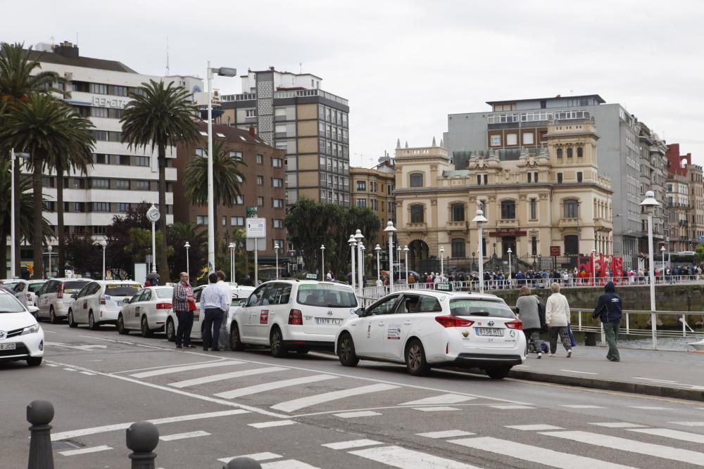 Desembarco de cruceristas extranjeros en Gijón