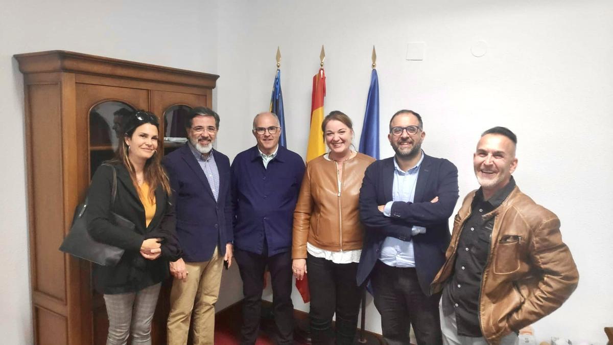 El PP de LLocnou con Dela Rosa y Alfredo Castelló.