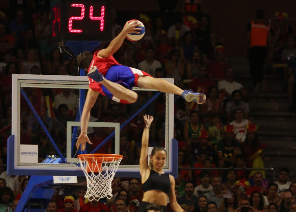 La selección vence a Venezuela en su último amistoso en España a nueve días del Eurobásket, con Pau y Marc campando a sus anchas y liderando al equipo de Scariolo en Málaga: 90-62