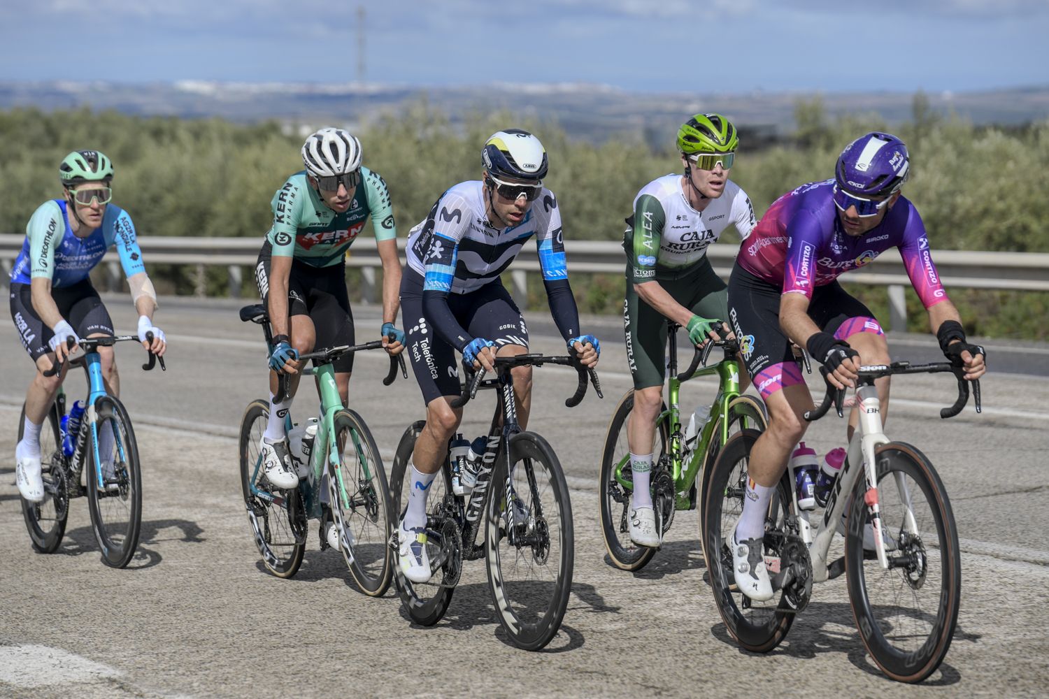 La salida de la etapa de Córdoba de la Vuelta a Andalucía en imágenes