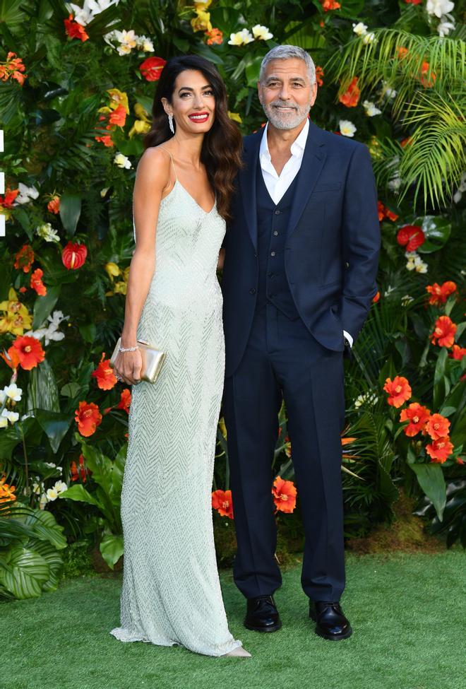 Amal Clooney y George Clooney en la premier de 'Viaje al Paraíso'
