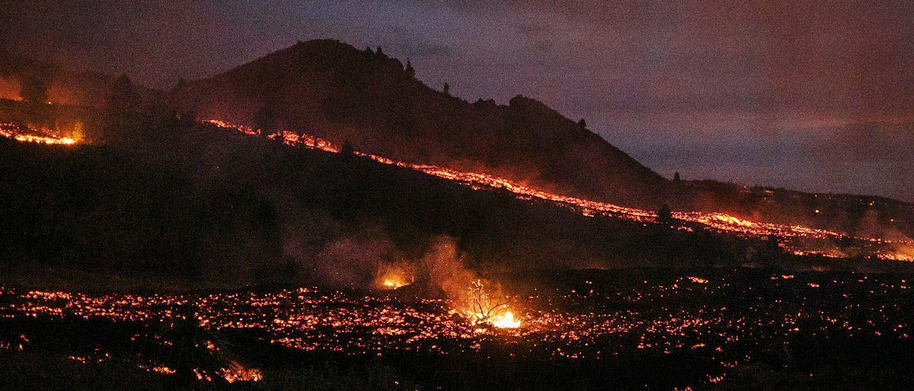 Ríos de lava sobre territorio palmero.