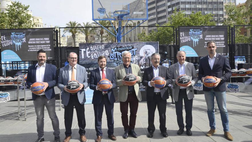 Imágenes del acto de presentación del Movistar Street Basket celebrado en el día de ayer en la plaza del Ayuntamiento de València.