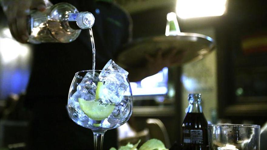 El alcohol 'artesanal' tiene los mismos efectos cancerígenos - El Periódico  Extremadura
