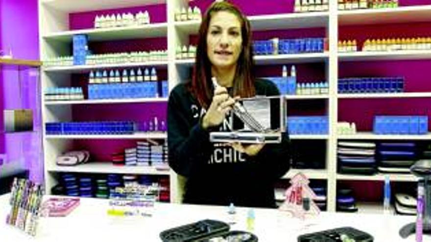 Los cigarrillos electrónicos, un mercado controvertido que se expande en Cáceres