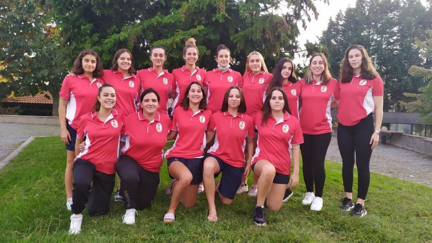 Categoría femenina del club de waterpolo pontevedrés. | // FDV