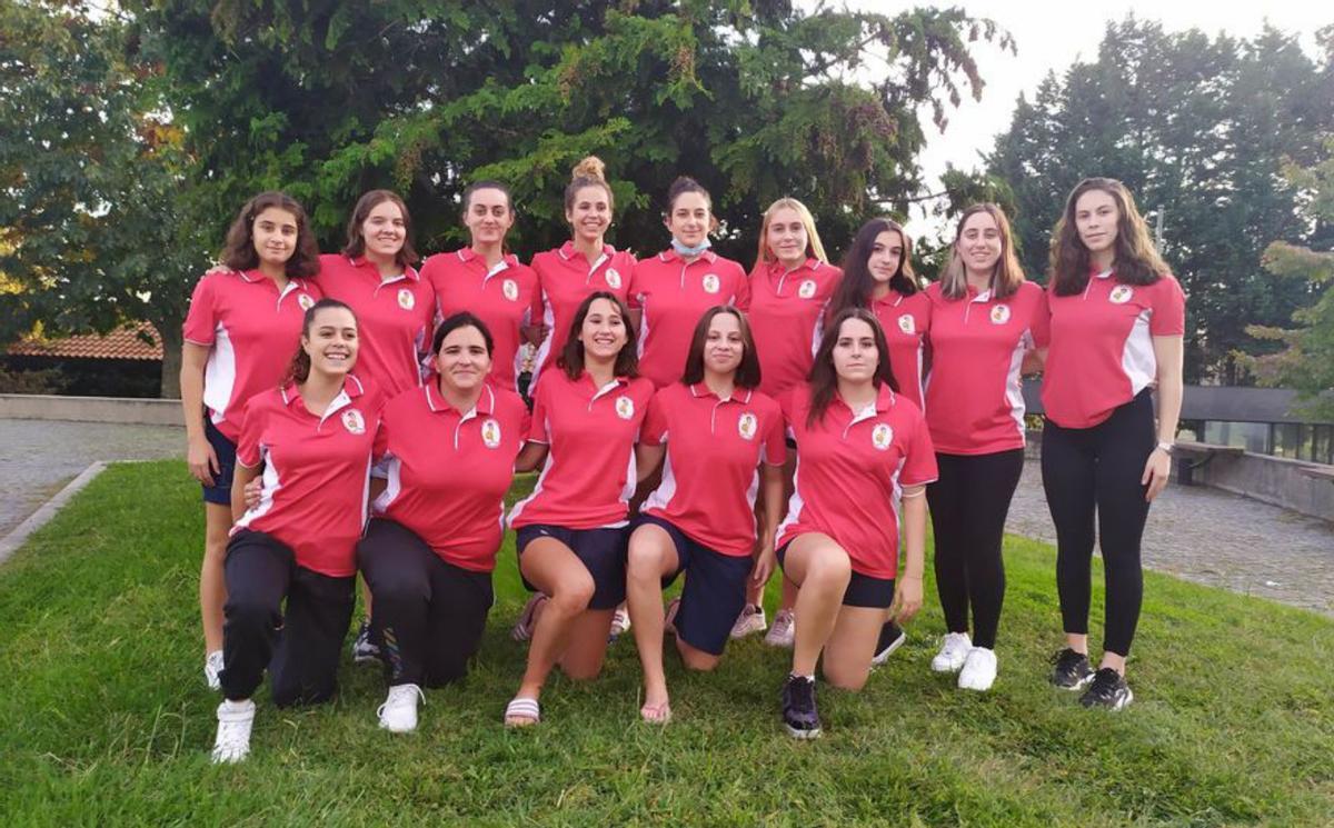 Categoría femenina del club de waterpolo pontevedrés. |   // FDV
