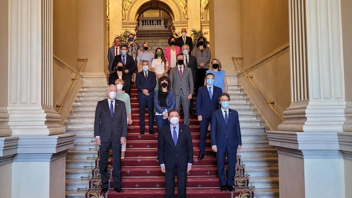 Los consejeros autonómicos de Agricultura, junto al ministro de Agricultura, Pesca y Alimentación, Luis Planas, momentos previos a la celebración de la Conferencia Sectorial de la Política Agraria Común.