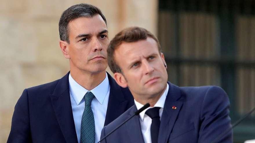 Sánchez y Macron en su comparecencia de ayer tras la cumbre de Malta.  // Efe