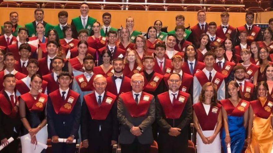 Graduados 75 estudiantes de Bachillerato y Ciclo Formativo de los Colegios Arenas