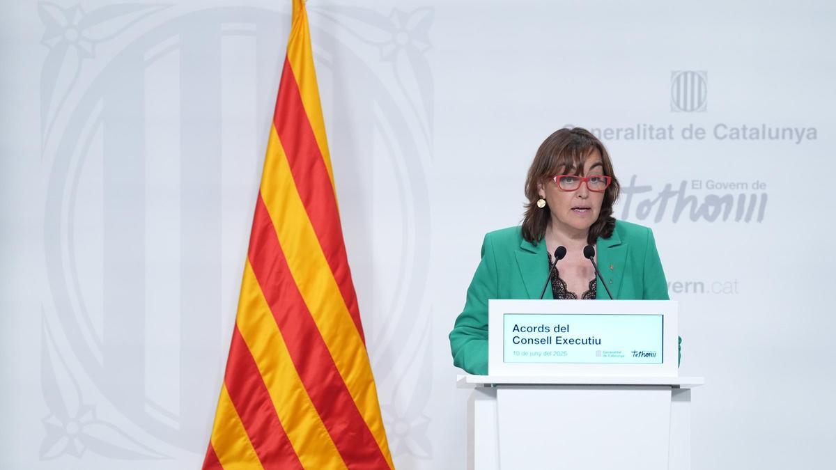 La portavoz del Govern y consellera de Territorio, Vivienda y Transición Ecológica de la Generalitat, Silvia Paneque ofrece declaraciones a los medios tras el Consell Executiu de la Generalitat de Catalunya, a 10 de junio de 2025, en Barcelona, Cataluña (