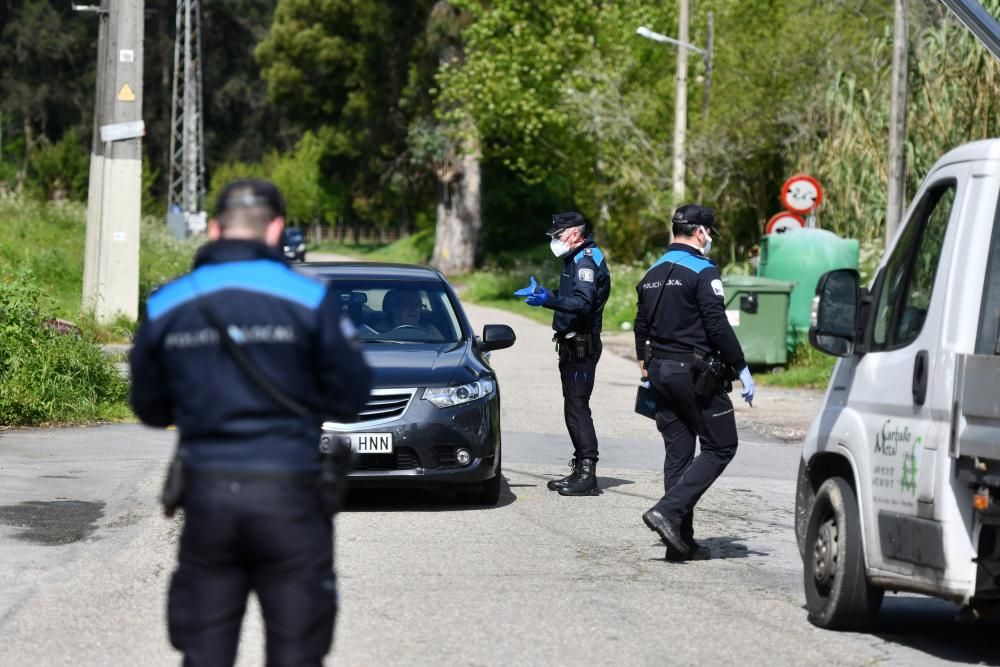 Control de la Policía Local en la Xunqueira de Alba.