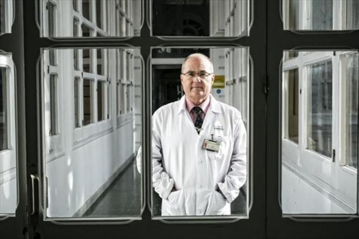 Antoni Trilla, responsable del control de epidemias del Hospital Clínic, ayer, en el centro sanitario.