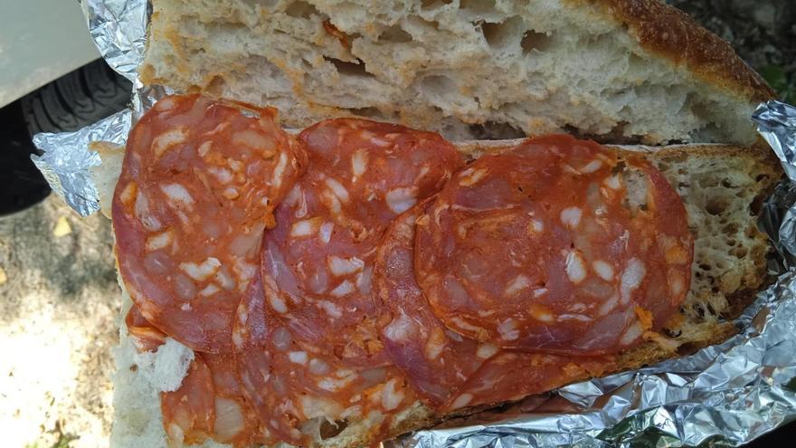 El Parlamento gallego censura los bocadillos de la vergüenza que reciben los bomberos forestales en primera línea de fuego