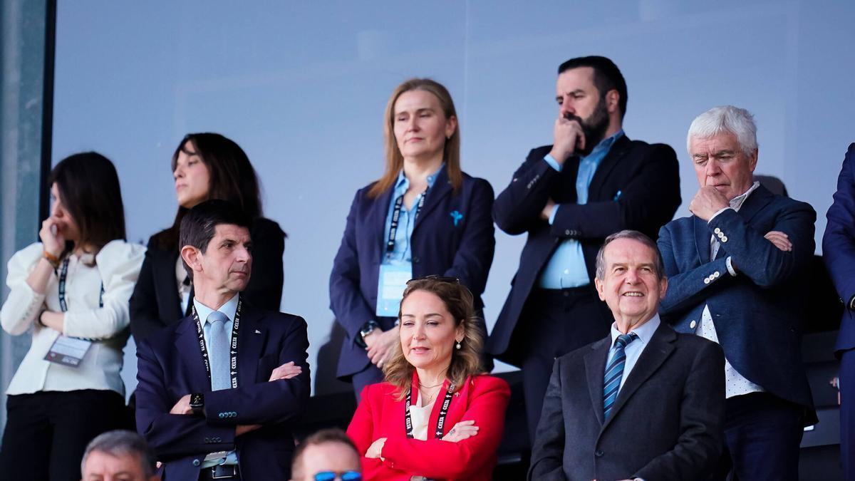 Marian Mouriño y Abel Caballero, en el palco de Balaídos durante el Celta-Alavés.