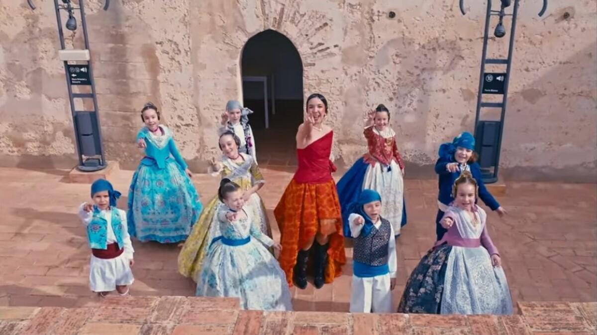 La artista de Cullera Juvika reinterpreta el conocido tema de Fallas 'Xiqueta meua'