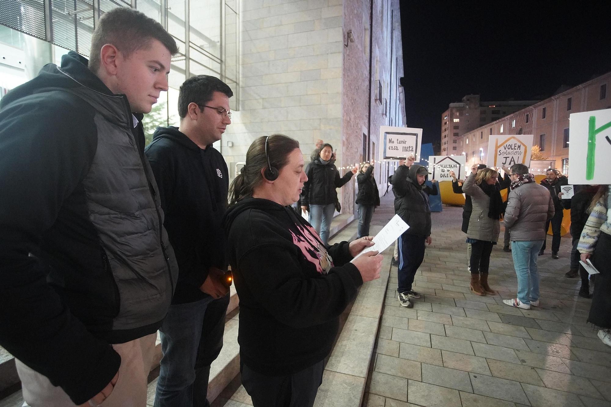 Galeria d'imatges: Flashmob a Girona per les persones sense llar