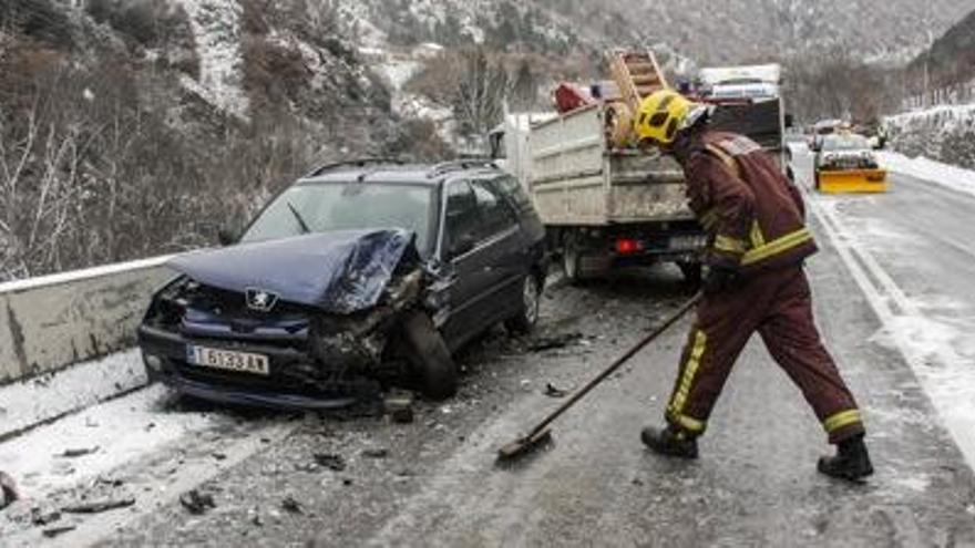 La neu arriba a totes les cotes de l&#039;Alt Urgell i Cerdanya i provoca petits incidents