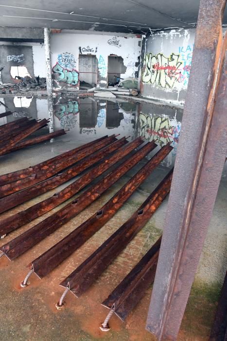 Daños en A Coruña por las olas en alerta roja