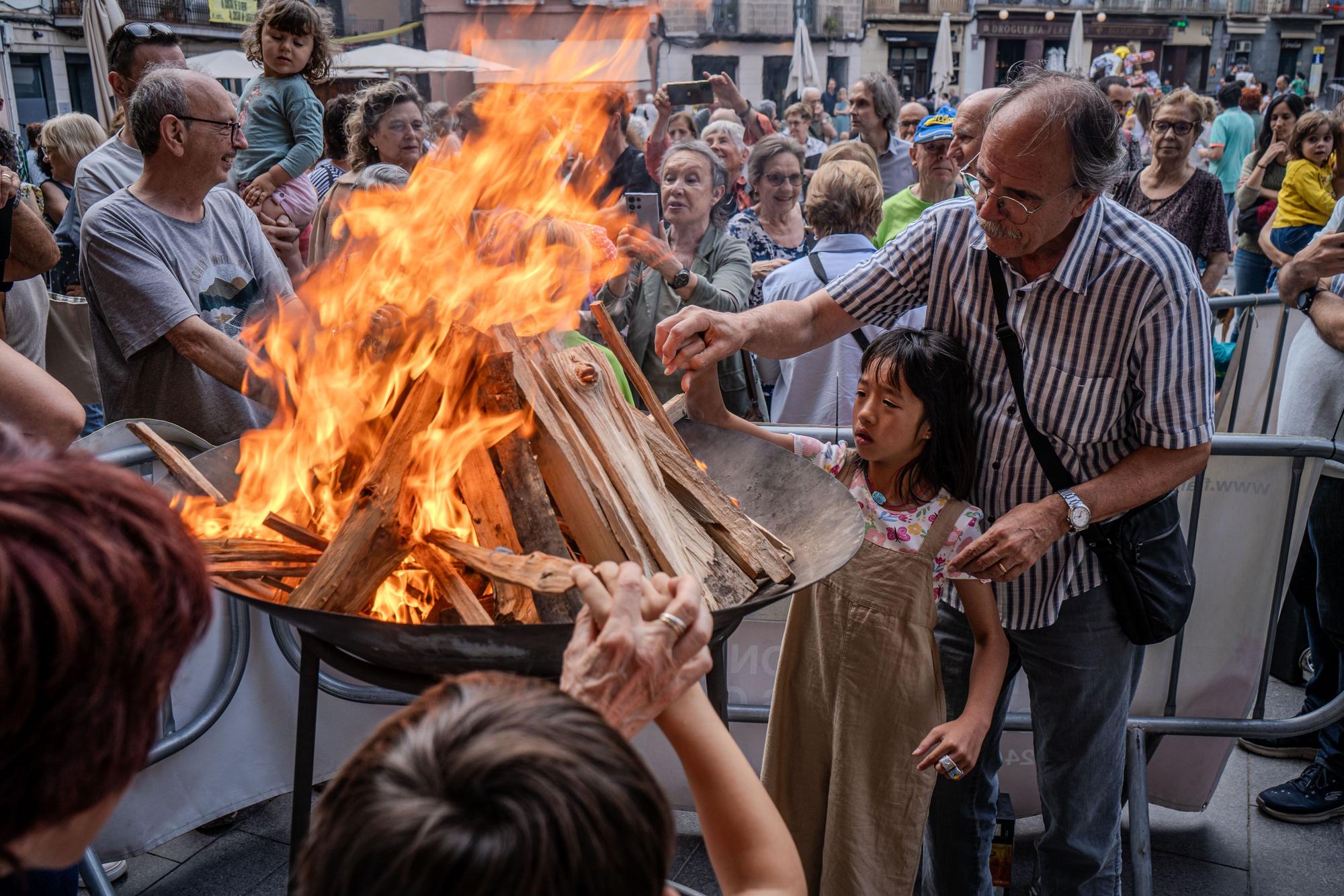 La revetlla i la flama del Canigó arriben a Manresa