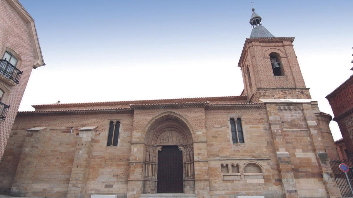 Vista de la iglesia de San Juan del Mercado desde la calle La Encomienda.