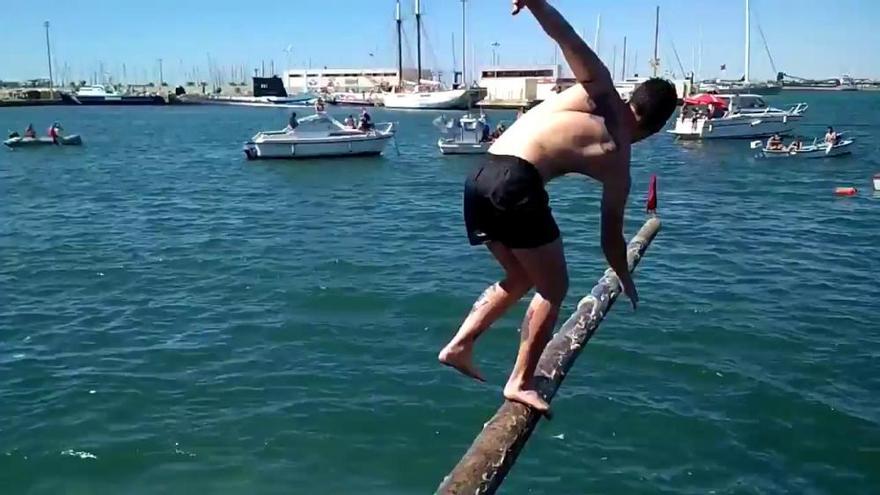 Cucaña de las fiestas de la Virgen del Carmen de Torrevieja