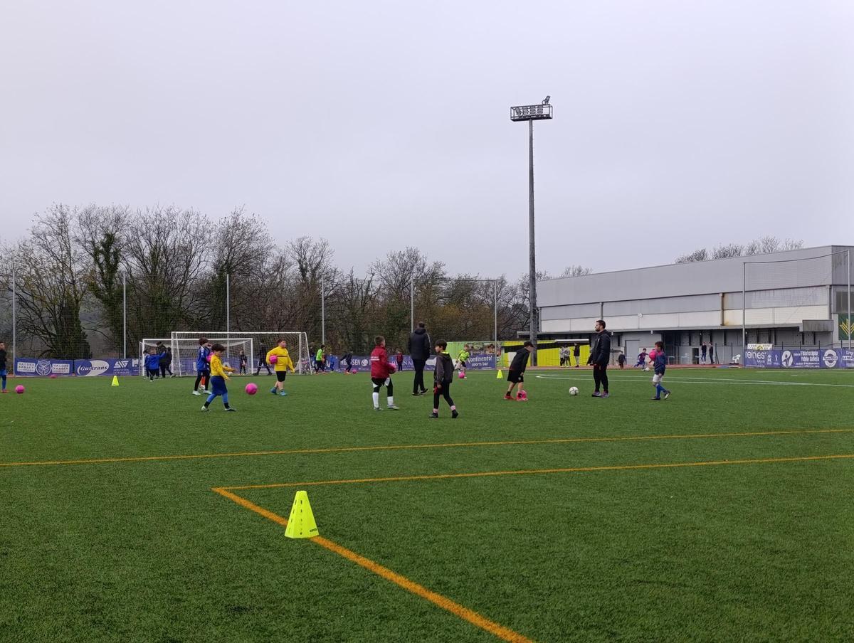 Montse Tomé comparte la Nochebuena con los niños del Atlético de Lugones
