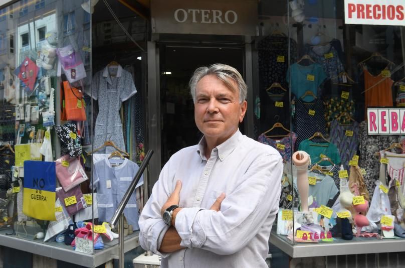 Julio Pardo Otero, propietario de la mercería Otero