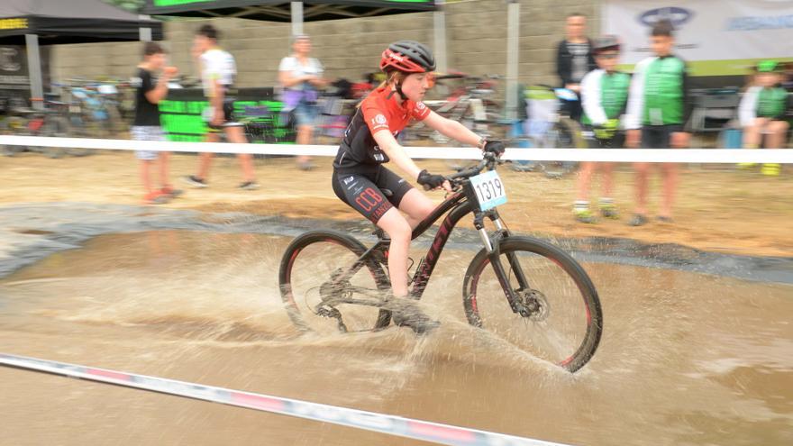 Medio millar de ciclistas toman Ribadumia