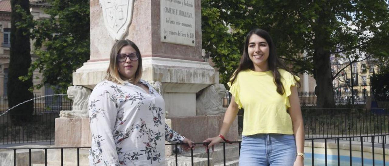 Marisa Ferrer y Ada Santana, ayer en Murcia  | ISRAEL SÁNCHEZ